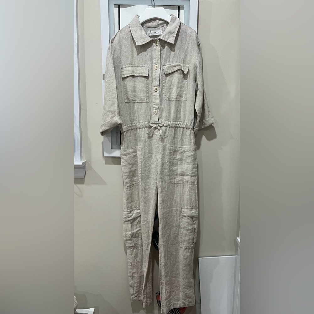 Excellent condition Zara suit size 9